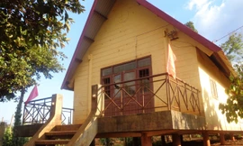 Nhà văn hóa cộng đồng xây bằng tiền ngân sách bị bê tông hóa.