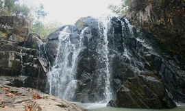 Thác trên Suối Đá, A yun Pa, Gia Lai.