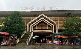 Hà Tĩnh: Hàng trăm tiểu thương bãi thị