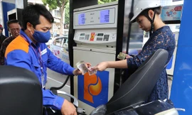 Ngay cả khi không mua xăng E5 dân vẫn phải gánh bù lỗ cho loại xăng này​. Ảnh: Như Ý.