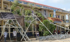 Nhà sập đang được dọn. Ảnh: Ngọc Duyên