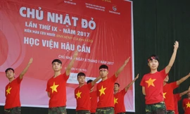 ĐVTN quân đội hưởng ứng chương trình Chủ nhật Đỏ do báo Tiền Phong chủ trì, phối hợp các đơn vị trong và ngoài Quân đội tổ chức. Ảnh: Nguyễn Minh