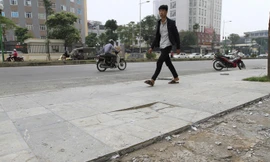 Theo kết luận thanh tra, quận Hà Đông cải tạo lát đá cho cả các tuyến phố nhánh khớp nối, tiếp giáp quốc lộ 6A, không báo cáo xin ý kiến của UBND thành phố. Ảnh: Trường Phong.