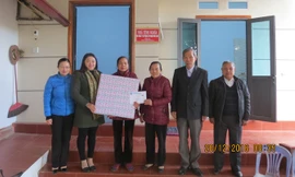 Trao quà cho gia đình cựu TNXP Đào Thị Nguyệt