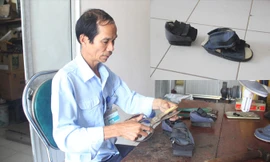 Ông Phạm Ánh chỉnh những đôi giày “kỳ quái” trong tiệm giày sau lưng bệnh viện. (ảnh lớn) Những chiếc giày “thiếu trước hụt sau” do ông Ánh đóng cho người bệnh phong. (ảnh nhỏ). Ảnh: Thanh Trần.
