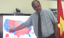 TS Jim Butterfield trong cuộc trao đổi với các phóng viên ngày 27/10. Ảnh: Trúc Quỳnh