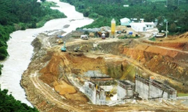 Công trình thủy điện thu hẹp dòng chảy sông Đại Bình.