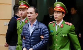 Bị cáo Vũ Đức Thuận, nguyên phó Tổng giám đốc PVC bị tuyên án tội “Tham ô tài sản”. Ảnh nguồn: Dân Việt.