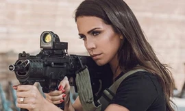 Hình ảnh một nữ quân nhân Israel trên Instagram.