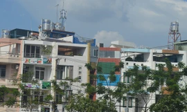 “Bom nước” treo trên đầu người dân