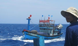 Ngư dân đánh bắt ở Hoàng Sa háo hức trước khả năng sẽ được làm cư dân Hoàng Sa. Ảnh: Nam Cường