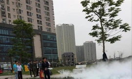 Lo ngại về an toàn PCCC, lực lượng chức năng và ban quản lý nhiều chung cư ở Hà Nội diễn tập PCCC cho cư dân ngày 26/3.