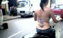 Ăn mặc phản cảm chưa bị bêu tên (ảnh có tính chất minh họa)