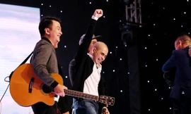 Đức Trí tỏ ra phấn khích đón nhóm thí sinh MTV và Nguyễn Dân vào đội của mình. Ảnh: Windy