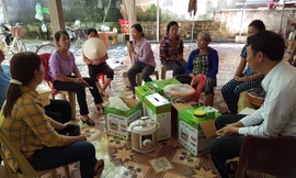 Người dân thôn Nam Mới, xã Cương Gián, huyện Nghi Xuân phản ánh sự việc.