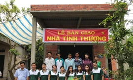 Vietcombank trao nhà tình thương tại Bến Tre