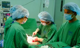 Sản phụ sinh tại bệnh viện an toàn khi được các bác sĩ chăm sóc.