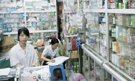 Hơn 25.000 mặt hàng thuốc với gần 1.000 hoạt chất đang được sản xuất, lưu hành tại Việt Nam. Ảnh: Hồng Vĩnh