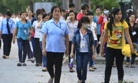 Bộ LĐ-TB&XH đánh giá, tăng tuổi nghỉ hưu không những không tác động tới việc làm của người trẻ, còn giúp tạo thêm việc làm. Ảnh minh họa: Như Ý.