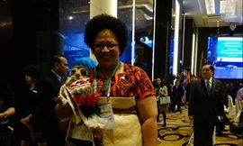 Bà Anahila Kanongata’a-Suisuiki trong trang phục truyền thống của người New Zealan. Ảnh: L.A