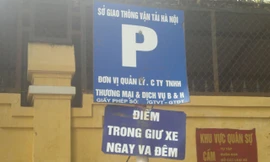 Hai tấm biển