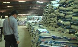 Đoàn kiểm tra liên ngành 389 quốc gia tại khu xưởng Cty Thuận Phong hồi tháng 4/2015. Ảnh: Ban 389 cung cấp