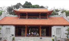 Tam quan chùa Bổ Đà đang xây dựng chưa đúng với hồ sơ được phê duyệt. Ảnh:Minh Khang.