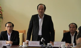 Bộ trưởng, Chủ nhiệm Văn phòng Chính phủ Mai Tiến Dũng trao đổi tại buổi tiếp công dân. Ảnh: Trường Phong