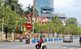 Theo chuyên gia kinh tế, vùng KTTĐ miền Trung nên để nhà đầu tư chất lượng chọn mình (trong ảnh là tòa cao ốc đang hoàn thiện thuộc một dự án trọng điểm về đầu tư tại Huế, do Tập đoàn Vingroup thực hiện).