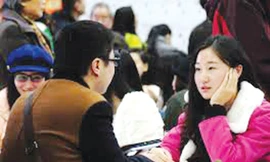 Phụ nữ học cao, thu nhập tốt ở Trung Quốc ngày càng khó lấy chồng.