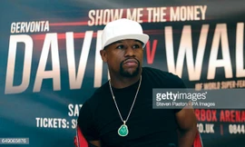 Sức hút từ khoản tiền tối thiểu 100 triệu USD đã khiến Mayweather trở lại võ đài sau 2 năm tuyên bố treo găng. Ảnh: Getty Images