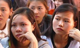 Hàng trăm giáo viên Krông Pắc lo buồn trước nguy cơ mất việc. Ảnh Vũ Long