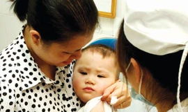 Tiêm chủng là cách tốt nhất để phòng bệnh. Ảnh: Dương Ngọc.