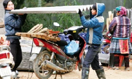 Tấm lợp fibrô ximăng được sử dụng phổ biến ở vùng cao Việt Nam. Ảnh: Như Ý