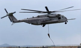 Lực lượng thuộc Lữ đoàn đổ bộ nhanh Nhật Bản tham gia tập trận chung với lính thủy đánh bộ Mỹ tại tỉnh Nagasaki ngày 7/4. Ảnh: Issei Kato.