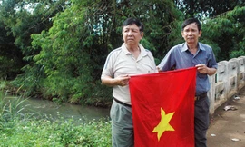 Đi tìm nơi quả bom CBU-55 rơi :Gặp nhau ở suối Nhạn