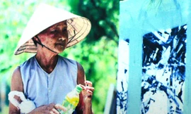 Có một phố tranh giữa di sản