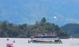 Radio Thế giới 24h: Chìm tàu du lịch chở hơn 150 người