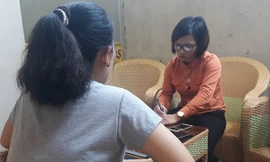 Bà Thắm kể lại sự việc với phóng viên