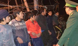 Bảy thuyền viên đánh bắt cá trên biển gặp nạn được cứu thoát