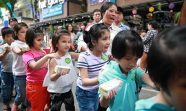 Trẻ vui Trung thu tại Đường Sách