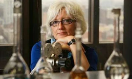 Bà Teresa J. Bandosz, tác giả của loại vải có thể khử chất độc thần kinh Ảnh: Phys.org
