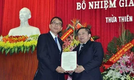 Thứ trưởng Bùi Văn Ga trao quyết định bổ nhiệm Giám đốc Đại học Huế nhiệm kỳ 2016 - 2021 cho PGS.TS Nguyễn Quang Linh