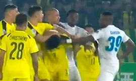 Cầu thủ Hà Nội FC bị treo giò 4 trận sau màn 'đấm bốc'