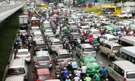 Cửa ngõ sân bay Tân Sơn Nhất kẹt cứng vì… 2 xe chết máy