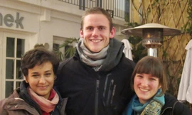 Saba (trái) cùng Felix (giữa) và Rebecca tại Hà Nội	Ảnh: Nadine