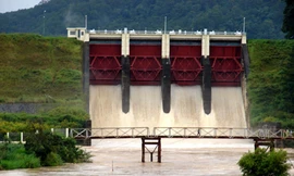 Nhà máy Thủy điện Đa Nhim xả lũ