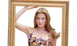 Carla Bruni châm chọc Tổng thống Pháp