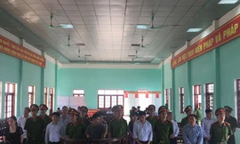 Các bị cáo tại phiên tòa ngày 15/9