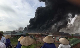 Cháy nhà máy gạch ngói Thạch Bàn ở Bắc Giang